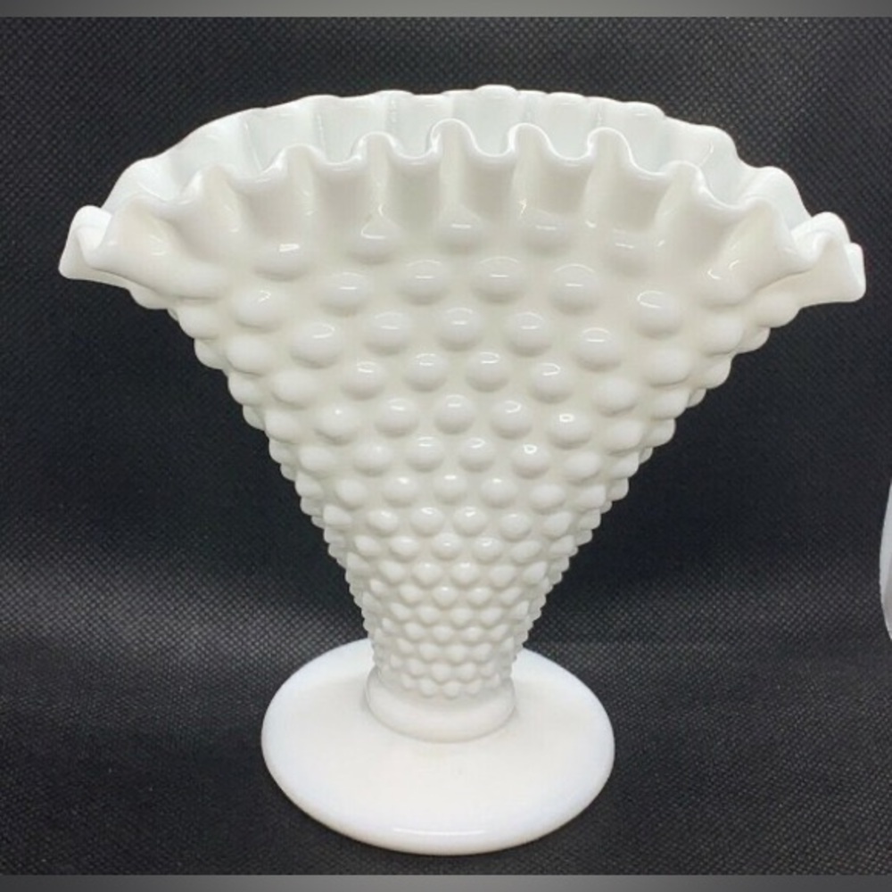Vintage Fenton Hobnail Milk Glass Fan Vase MCM Decor - Picture 4 of 6